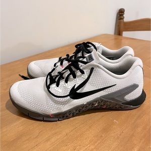 Women’s Nike metcon 4. Size 9